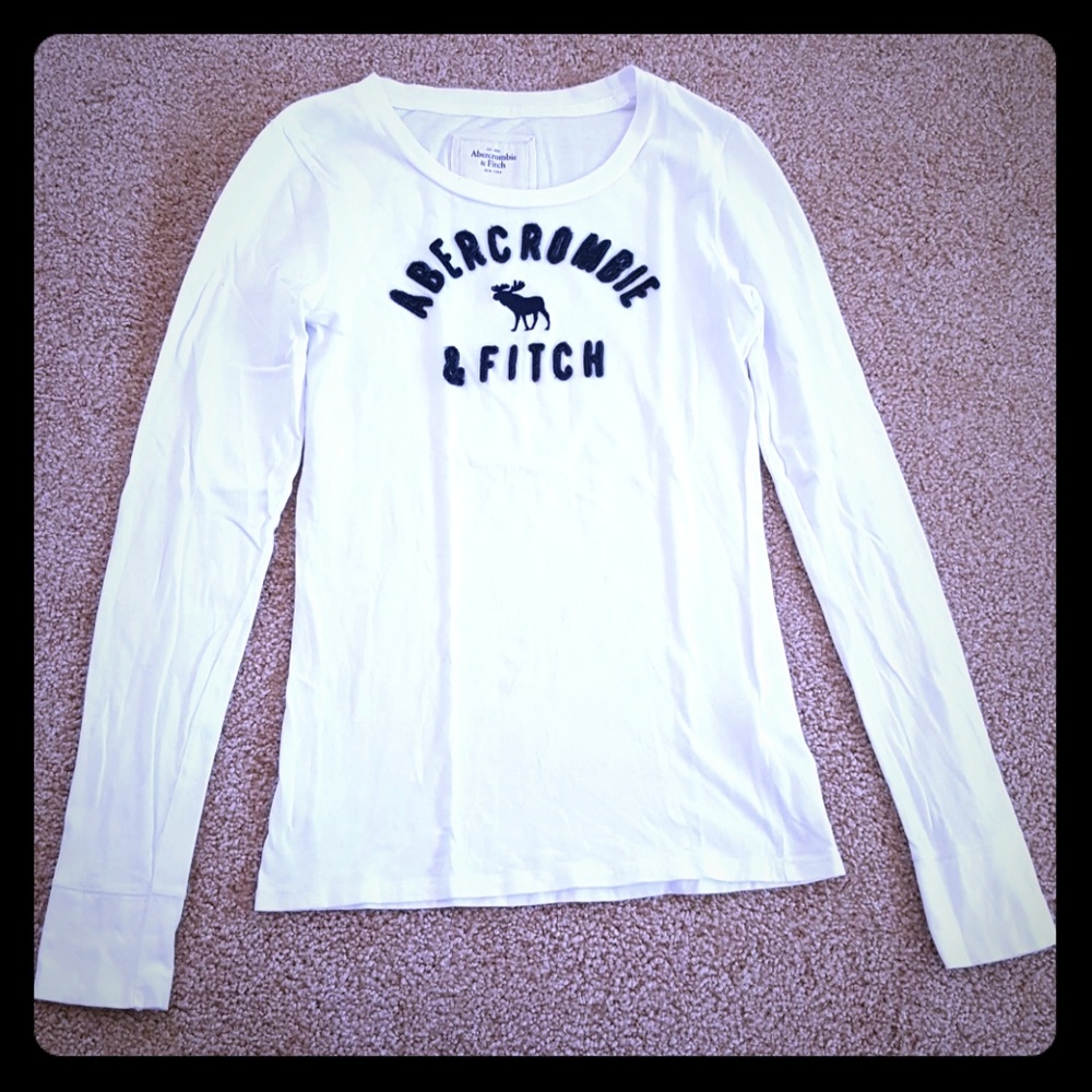 A&F cozy long-sleeve logo tee